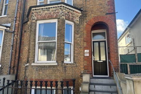 2 bedroom flat to rent, Darnley Street, Gravesend DA11