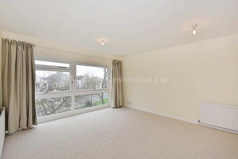 Oak Tree Close (Off Carlton Road), W5