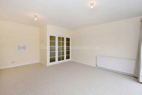 2 bedroom flat to rent, Oak Tree Close (Off Carlton Road), W5