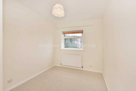 2 bedroom flat to rent, Oak Tree Close (Off Carlton Road), W5