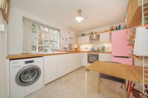 1 bedroom flat for sale, Tudor Close, London NW3