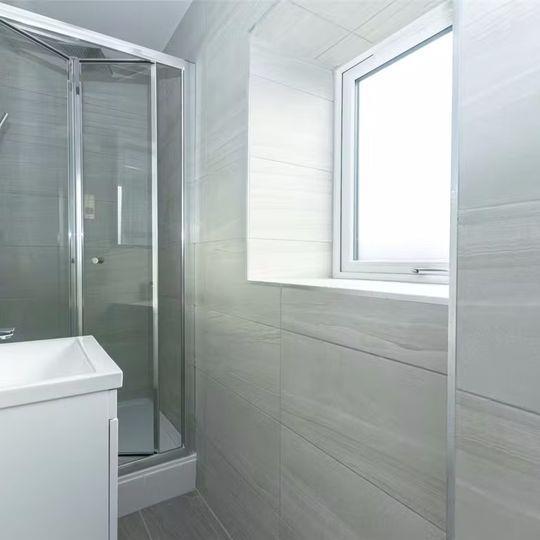 Ensuite in leeeds city centre flat.jpeg