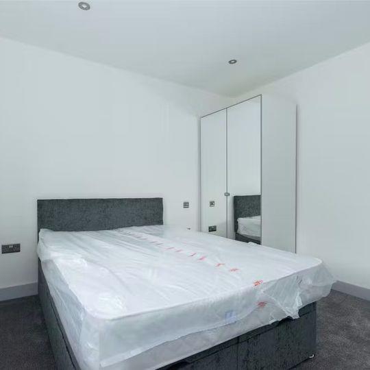 Large double bedroom leeds city centre.jpeg