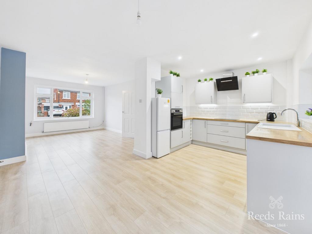 Kitchen/ Living Room