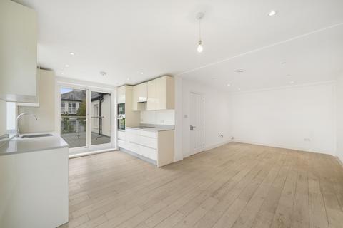 3 bedroom flat for sale, Brougham Road, Acton, London, W3