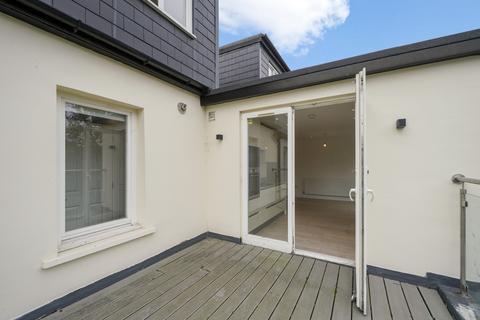 3 bedroom flat for sale, Brougham Road, Acton, London, W3