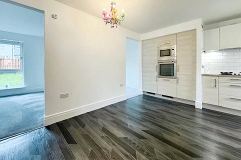 3 bedroom semi-detached house to rent, Burnshot Walk, Glasgow G5
