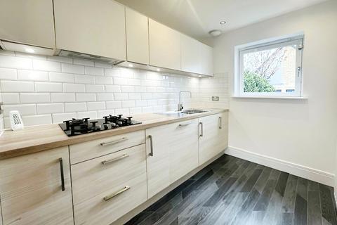 3 bedroom semi-detached house to rent, Burnshot Walk, Glasgow G5