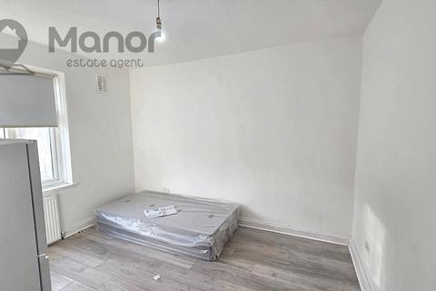 2 bedroom flat to rent, Lonsdale Avenue, East Ham, E6 3PZ