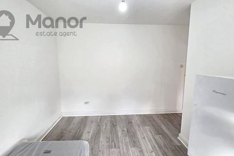 2 bedroom flat to rent, Lonsdale Avenue, East Ham, E6 3PZ