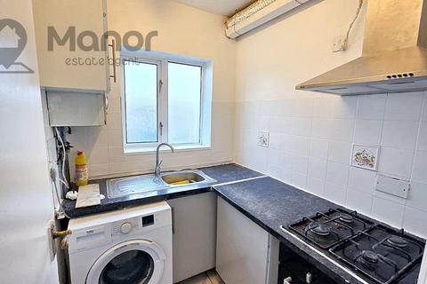 2 bedroom flat to rent, Lonsdale Avenue, East Ham, E6 3PZ