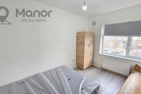 2 bedroom flat to rent, Lonsdale Avenue, East Ham, E6 3PZ