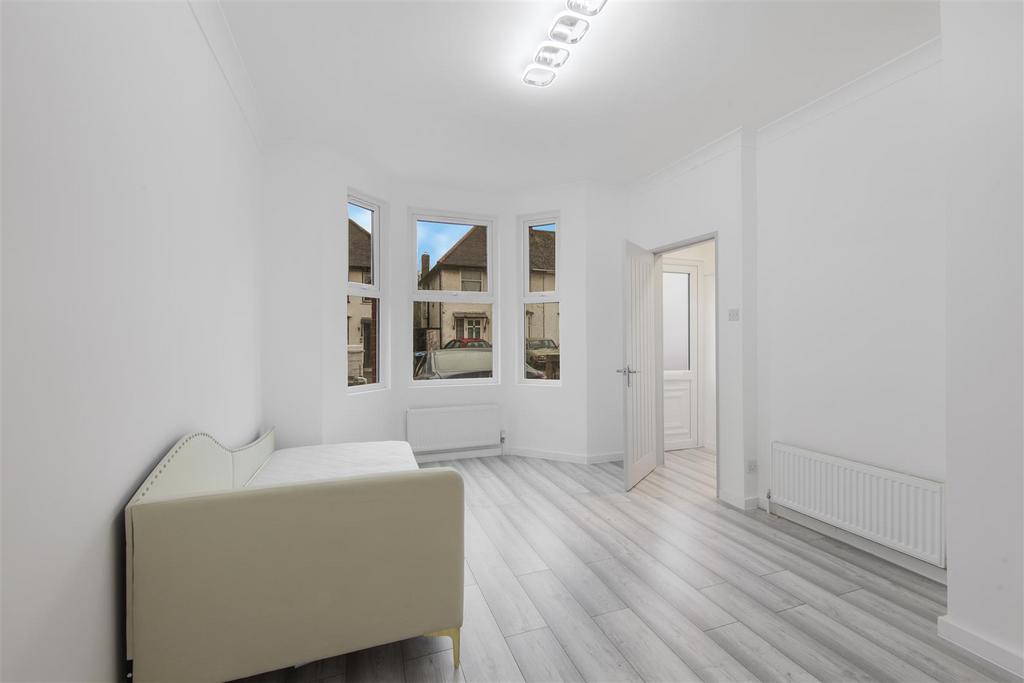 30 Pembroke Road - 3 Esb JOLm75rrj Il7 WIGg.jpg