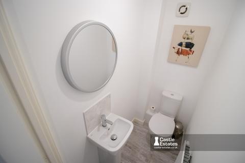 3 bedroom detached house to rent, Sandfield Road, Nottingham, NG7 1QR