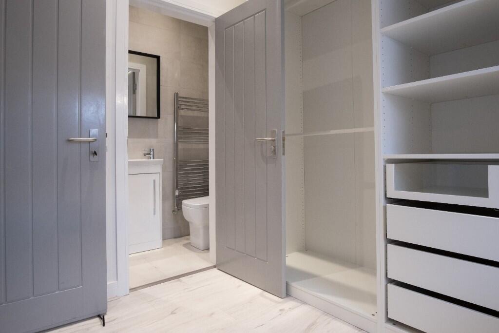A clean and well-maintained bathroom with a pra...
