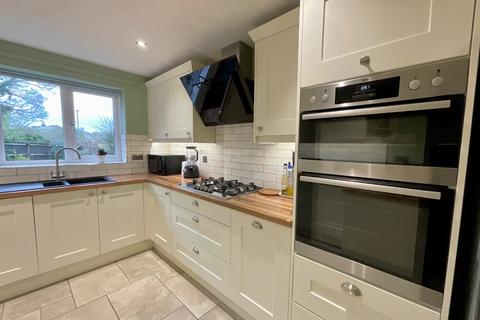 undefined, 4 Heron Court, Daventry, NN11 0XT