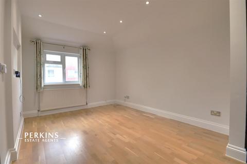 undefined, Greenford, UB6