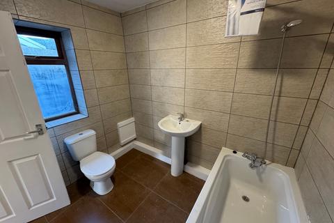 3 bedroom terraced house to rent, Pantypwdyn, Abertillery, NP13