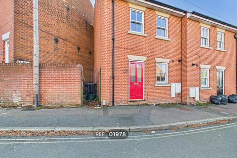 2 bedroom terraced house to rent, Winnock Road, Colchester, CO1 2BG