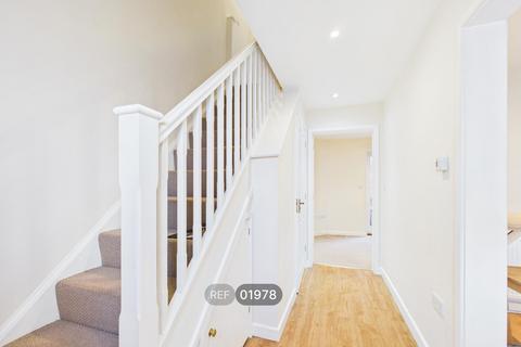 2 bedroom terraced house to rent, Winnock Road, Colchester, CO1 2BG