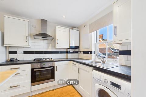2 bedroom terraced house to rent, Winnock Road, Colchester, CO1 2BG