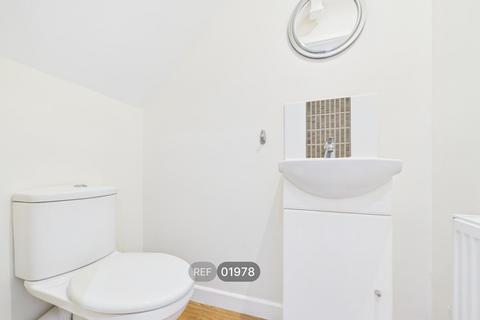 2 bedroom terraced house to rent, Winnock Road, Colchester, CO1 2BG