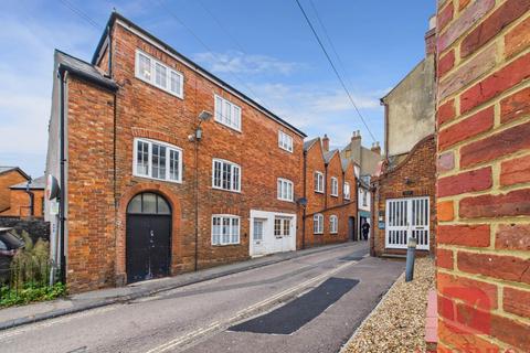 undefined, Silver Street, Newport Pagnell MK16