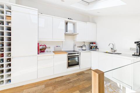 3 bedroom penthouse to rent, Winterton Court, Hampton Wick