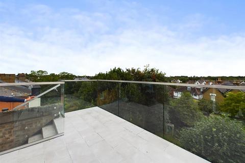 3 bedroom penthouse to rent, Winterton Court, Hampton Wick