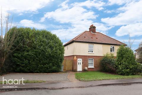 3 bedroom semi-detached house to rent, School Road, Lingwood