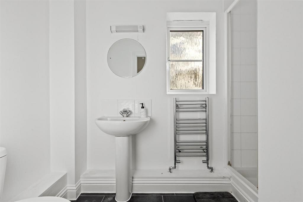 Flat 45, Wye Gardens, Fryers Lane, HP12 3 DU-3.jpg