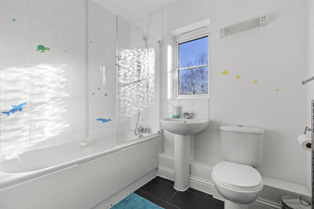 Flat 45, Wye Gardens, Fryers Lane, HP12 3 DU-4.jpg