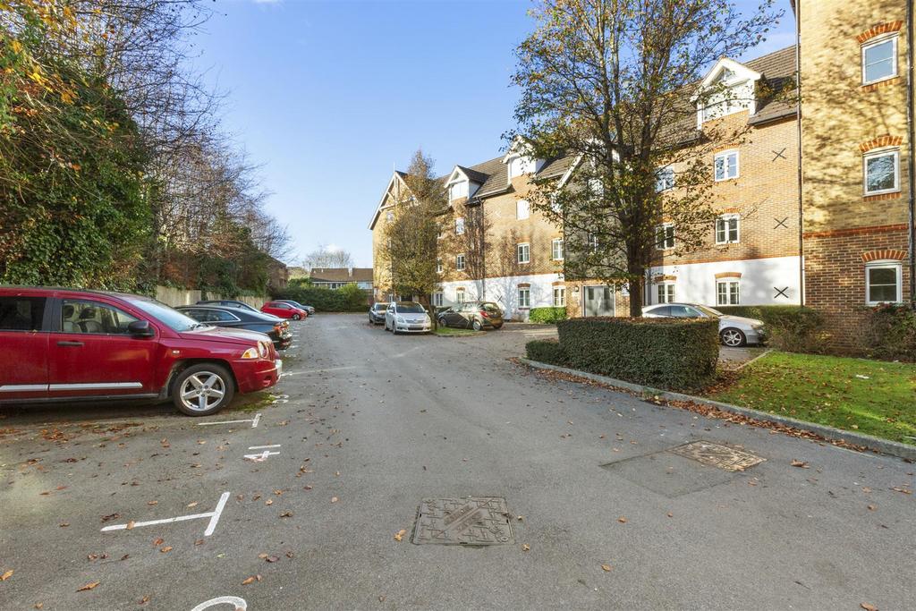 Flat 45, Wye Gardens, Fryers Lane, HP12 3 DU-14.jpg
