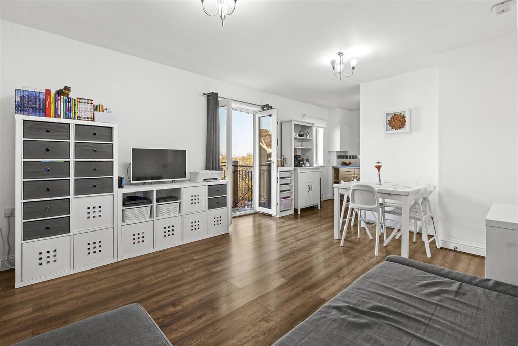 Flat 45, Wye Gardens, Fryers Lane, HP12 3 DU-9.jpg