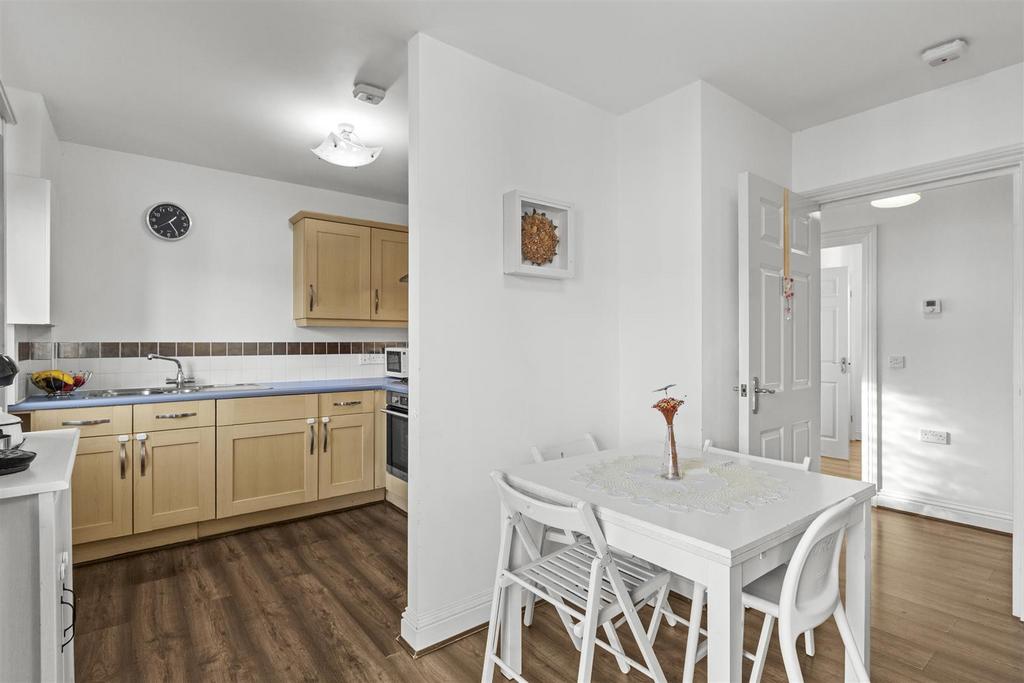Flat 45, Wye Gardens, Fryers Lane, HP12 3 DU-7.jpg