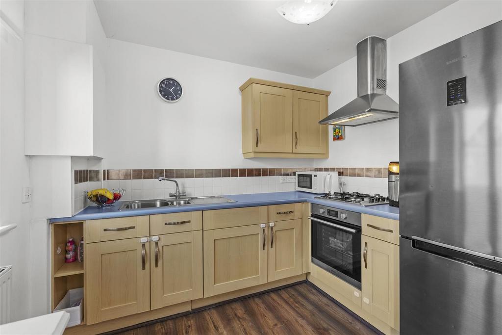 Flat 45, Wye Gardens, Fryers Lane, HP12 3 DU-6.jpg