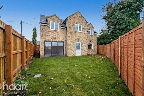 3 bedroom detached house for sale, Gorefield Road, Leverington