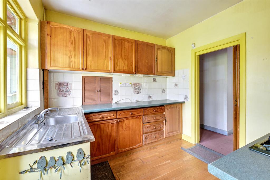Kitchen 2.jpeg