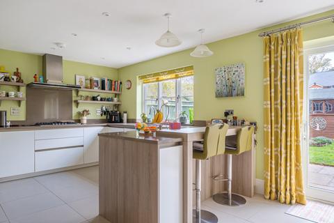 4 bedroom detached house for sale, Morden Close, Reading RG7