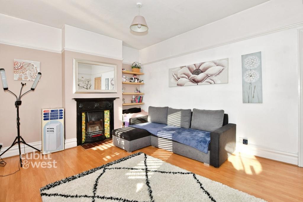 51b Gordon Avenue...