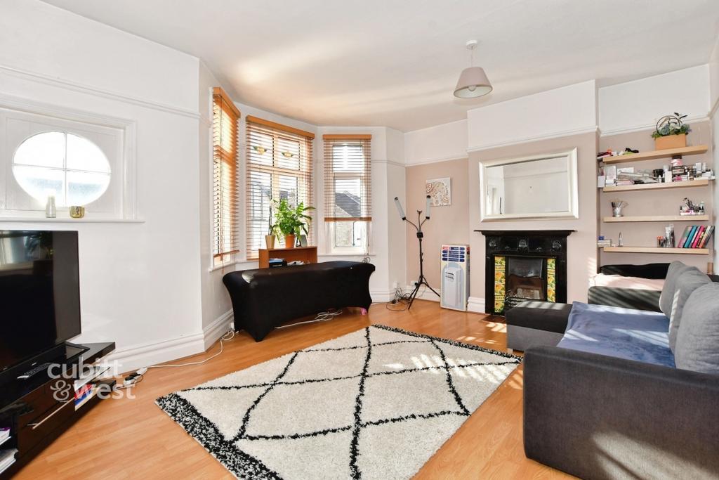 51b Gordon Avenue...