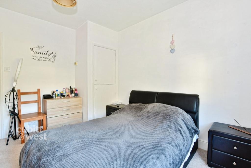 51b Gordon Avenue...