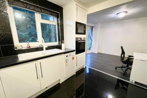 3 bedroom terraced house to rent, Hornbeams, Harlow CM20