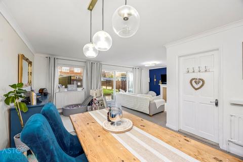 4 bedroom semi-detached house for sale, Peacehaven, East Sussex BN10