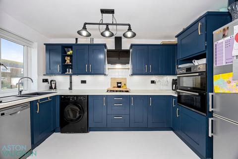 4 bedroom semi-detached house for sale, Peacehaven, East Sussex BN10