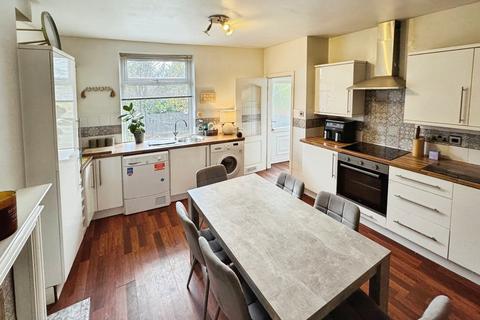 2 bedroom terraced house to rent, Moor End Road, West Yorkshire HD4