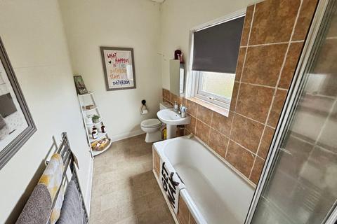 2 bedroom terraced house to rent, Moor End Road, West Yorkshire HD4