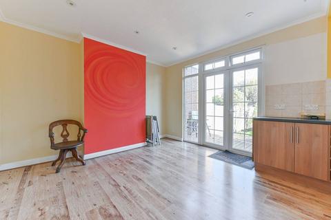 3 bedroom semi-detached house to rent, Kingsway, Motspur Park, New Malden, KT3