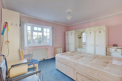2 bedroom bungalow for sale, Westwood Gardens, Benfleet, SS7