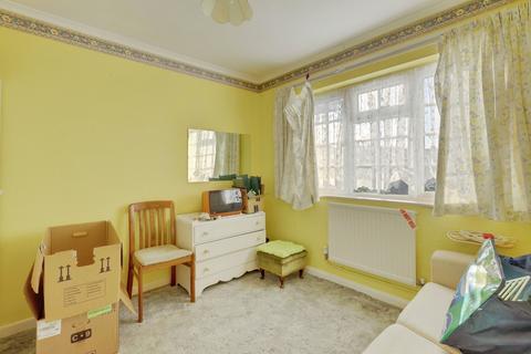2 bedroom bungalow for sale, Westwood Gardens, Benfleet, SS7